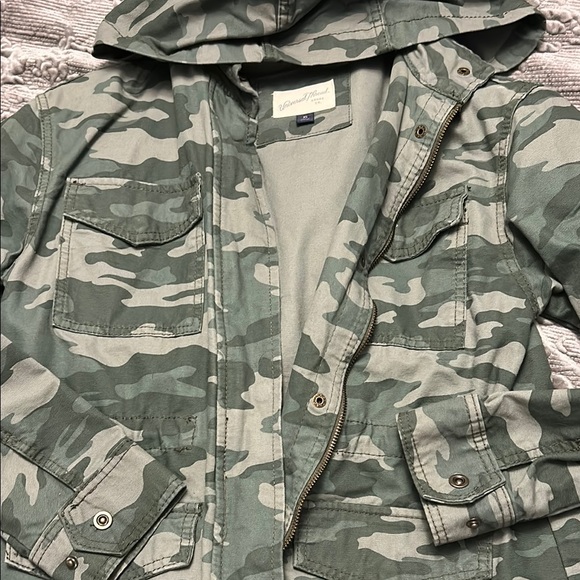 Universal Thread - Picture 3 of 6